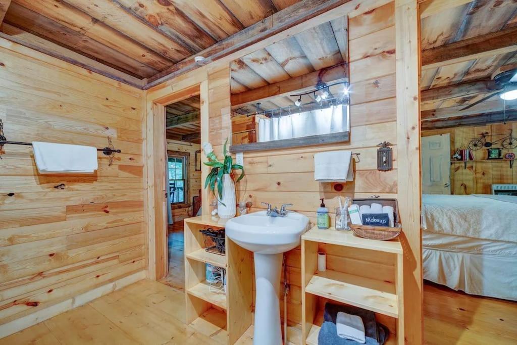 Bear Den Bungalow With Hot Tub Near Blue Ridge And Ellijay Exterior foto